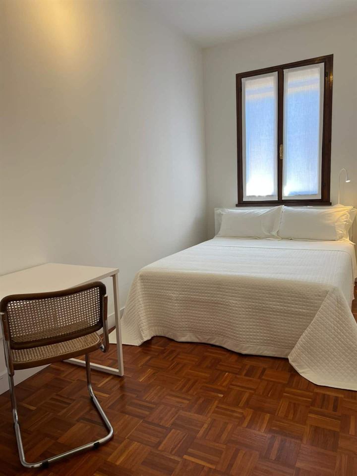 Le camere di Byron 1: camera da letto, foto 3 di 6