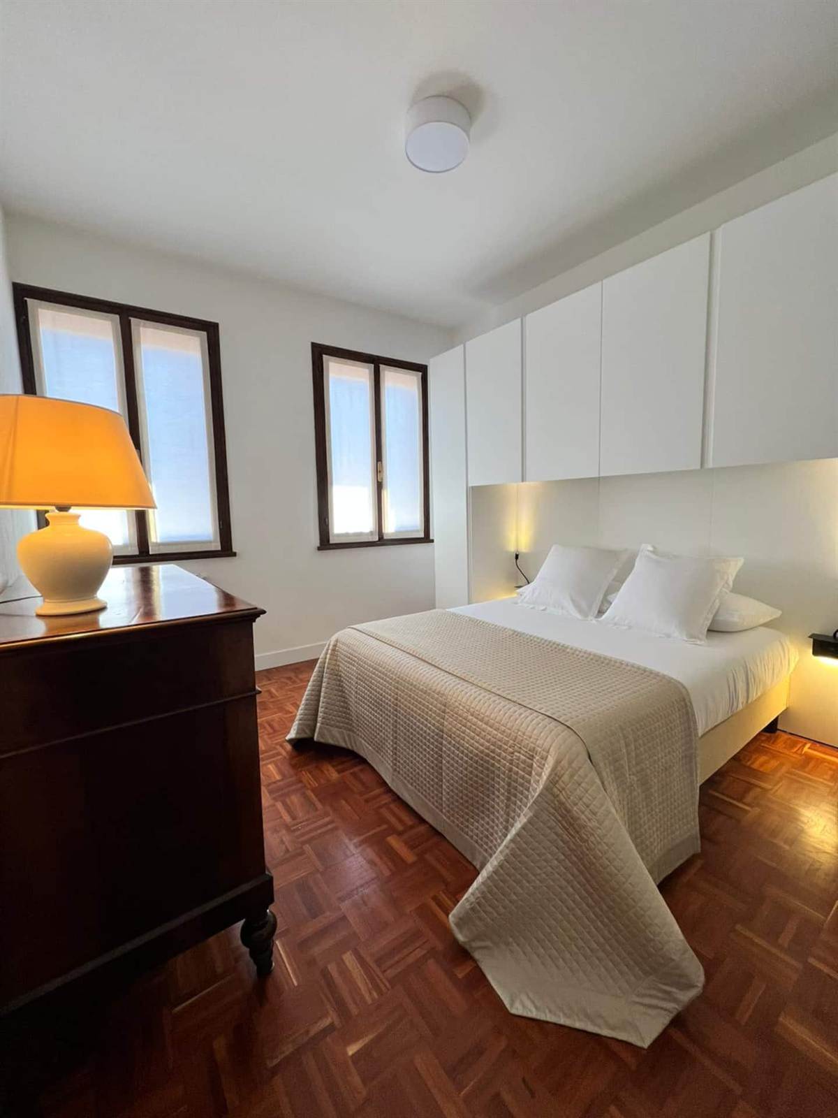 Le camere di Byron 2: camera da letto, foto 1 di 9
