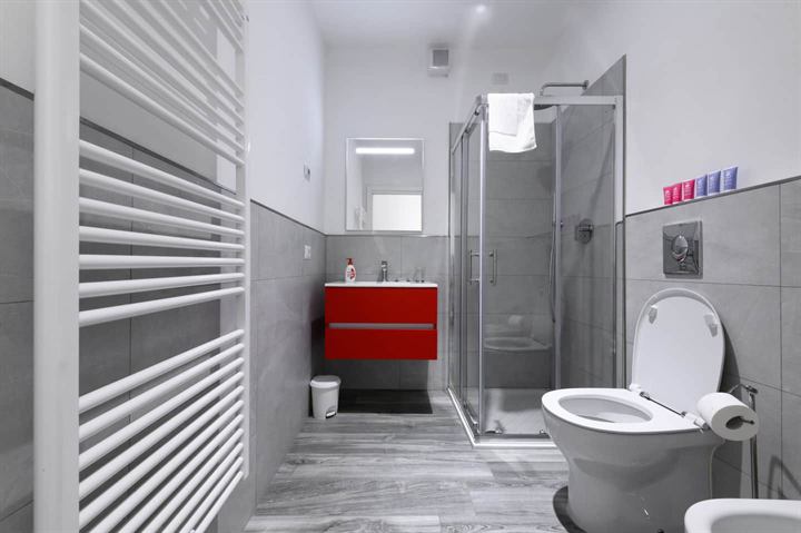 Domus Traversari 13: bagno completo, foto 12 di 14