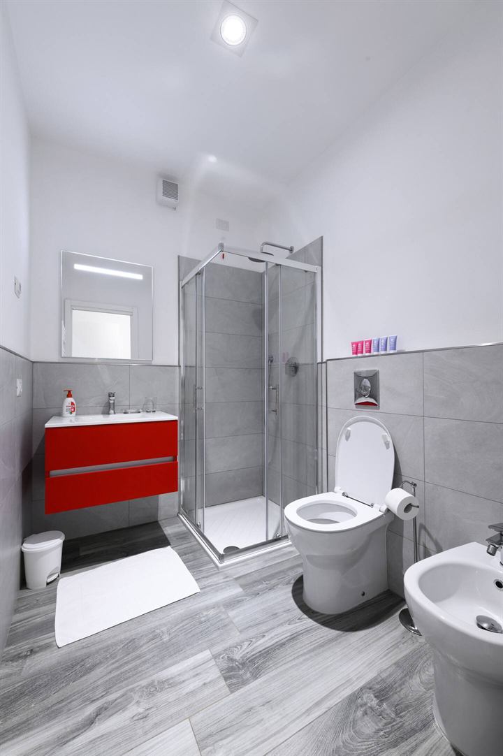 Domus Traversari 13: bagno completo, foto 13 di 14