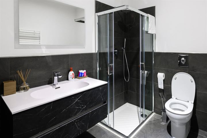Domus Traversari 17: bagno completo, foto 16 di 18