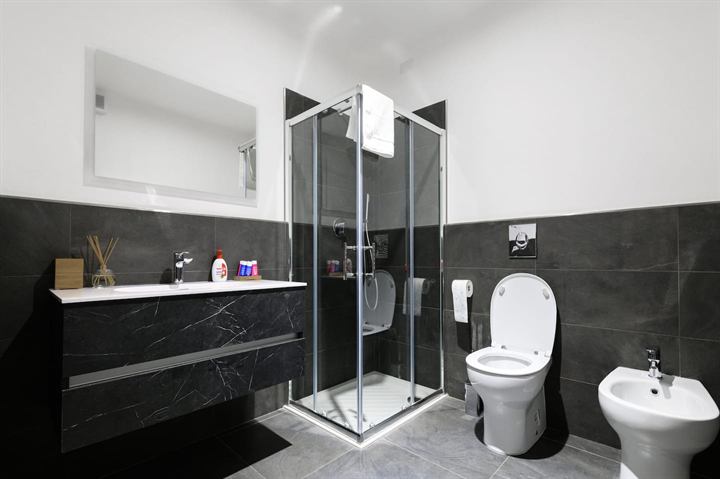 Domus Traversari 17: bagno completo, foto 17 di 18